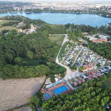 Camping Bungalow El Llac De Banyoles Porqueres Ngoại thất bức ảnh