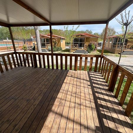 Camping Bungalow El Llac De Banyoles Porqueres Ngoại thất bức ảnh