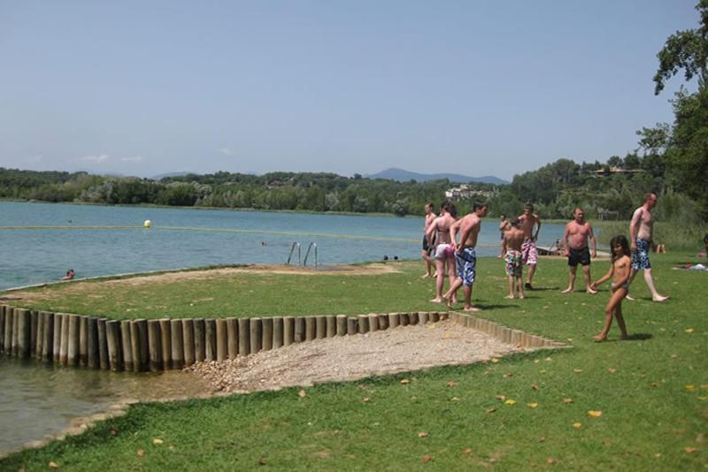 Camping Bungalow El Llac De Banyoles Porqueres Ngoại thất bức ảnh