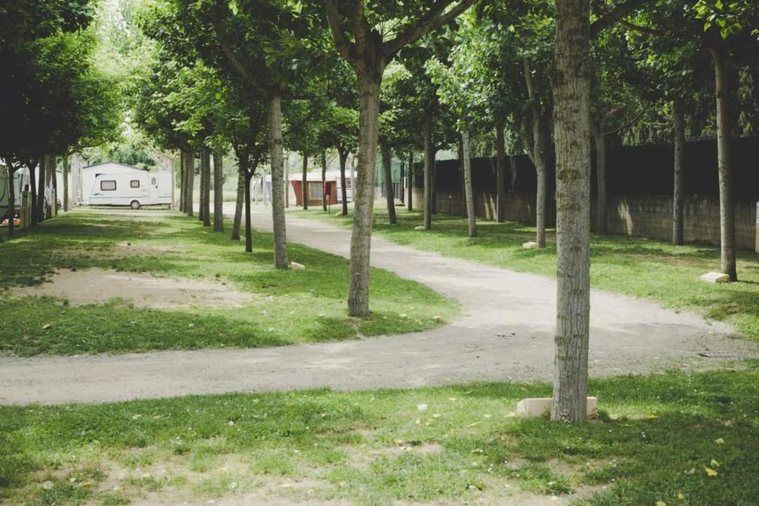 Camping Bungalow El Llac De Banyoles Porqueres Ngoại thất bức ảnh
