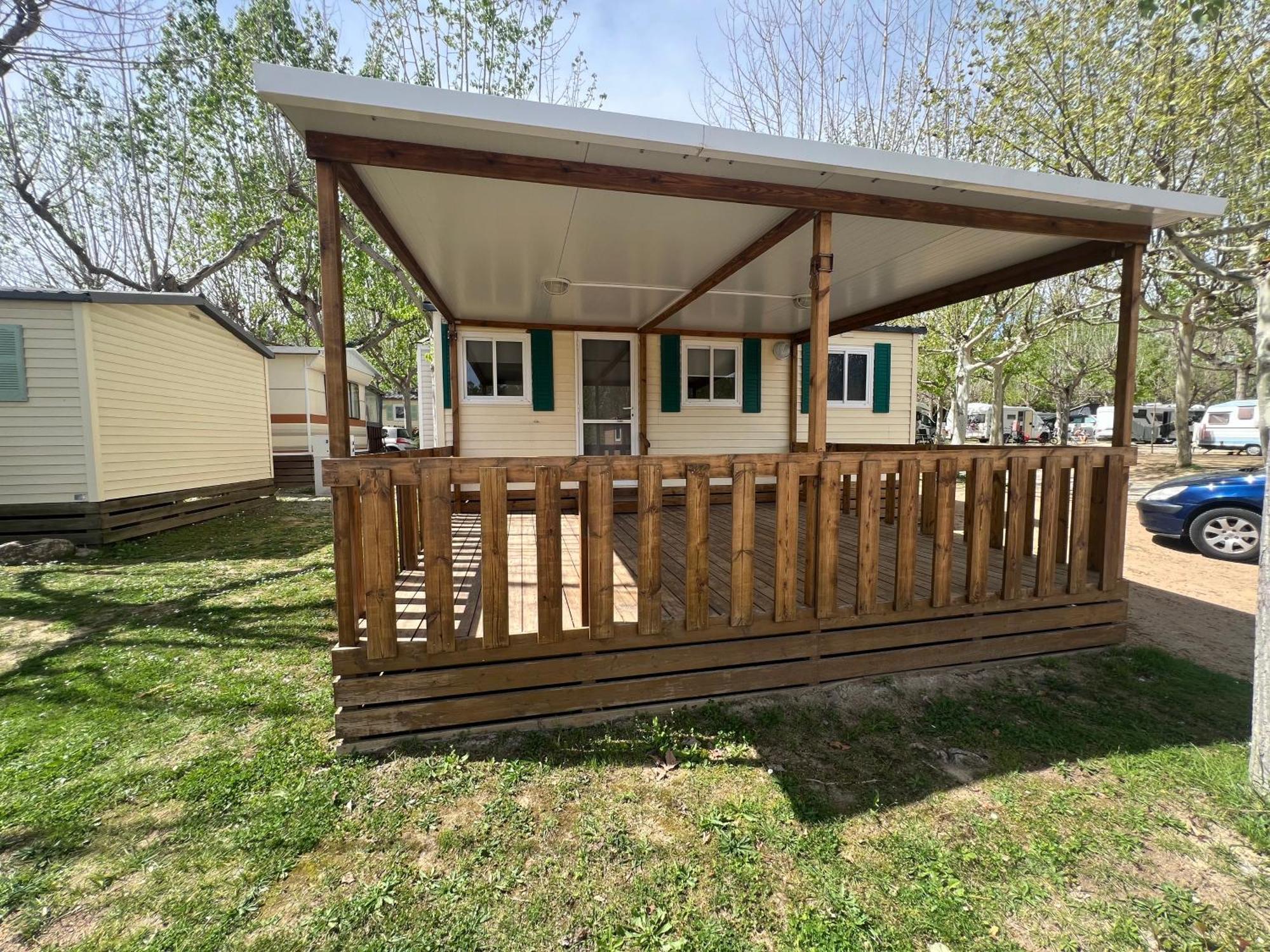 Camping Bungalow El Llac De Banyoles Porqueres Phòng bức ảnh