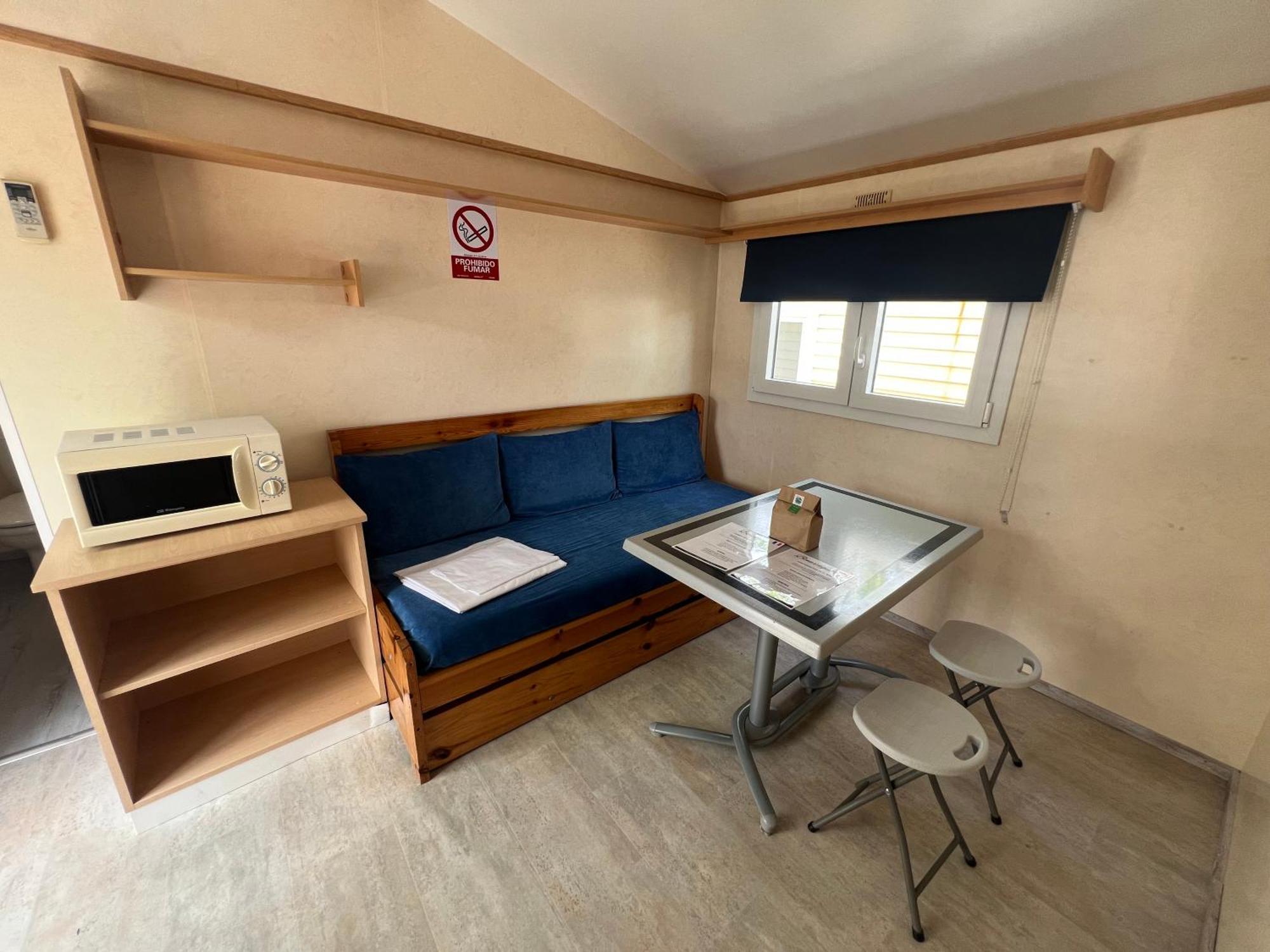Camping Bungalow El Llac De Banyoles Porqueres Phòng bức ảnh