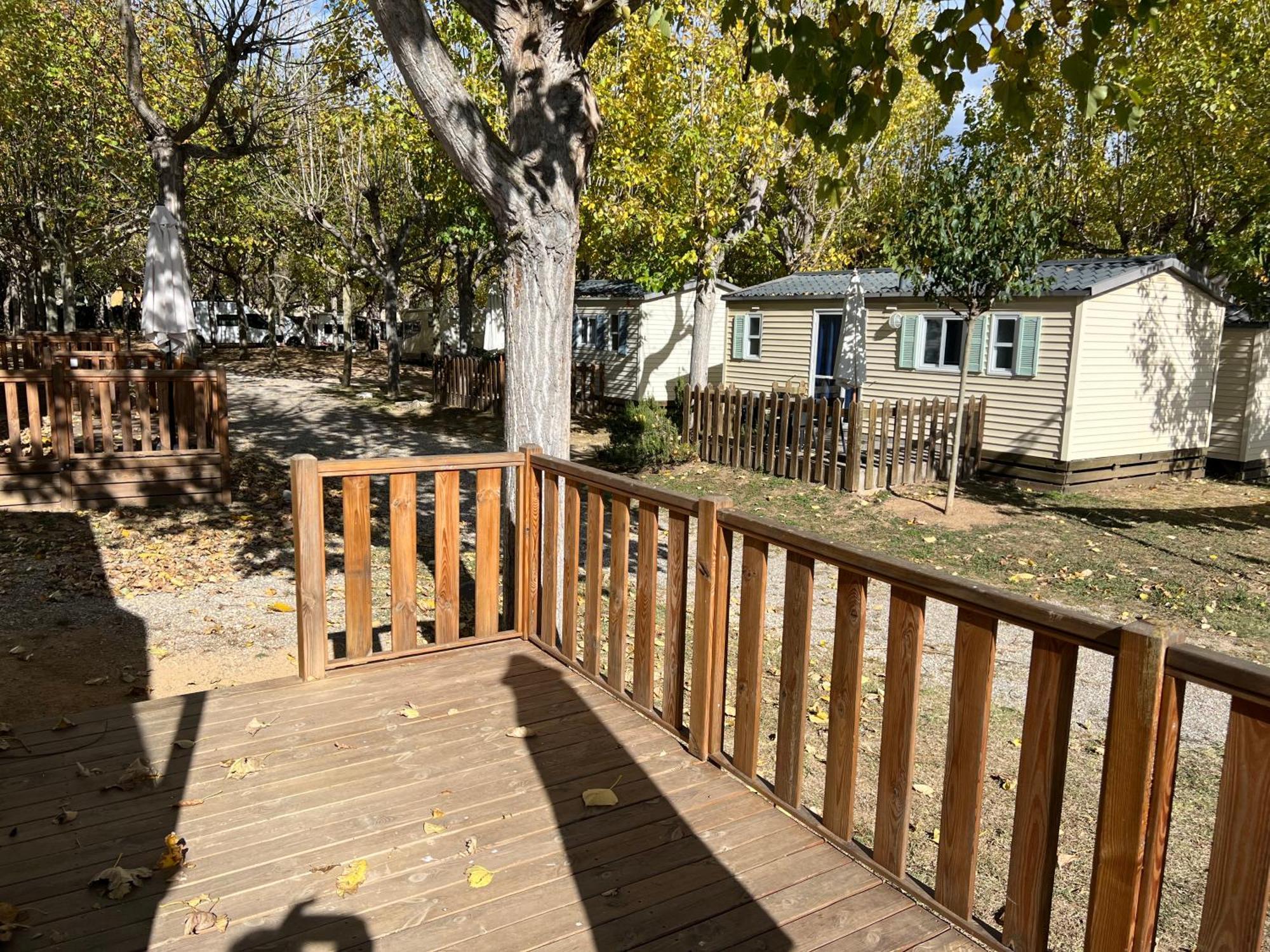 Camping Bungalow El Llac De Banyoles Porqueres Ngoại thất bức ảnh