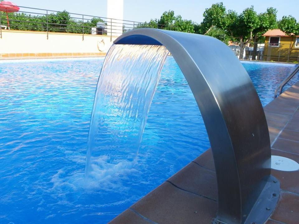 Camping Bungalow El Llac De Banyoles Porqueres Ngoại thất bức ảnh